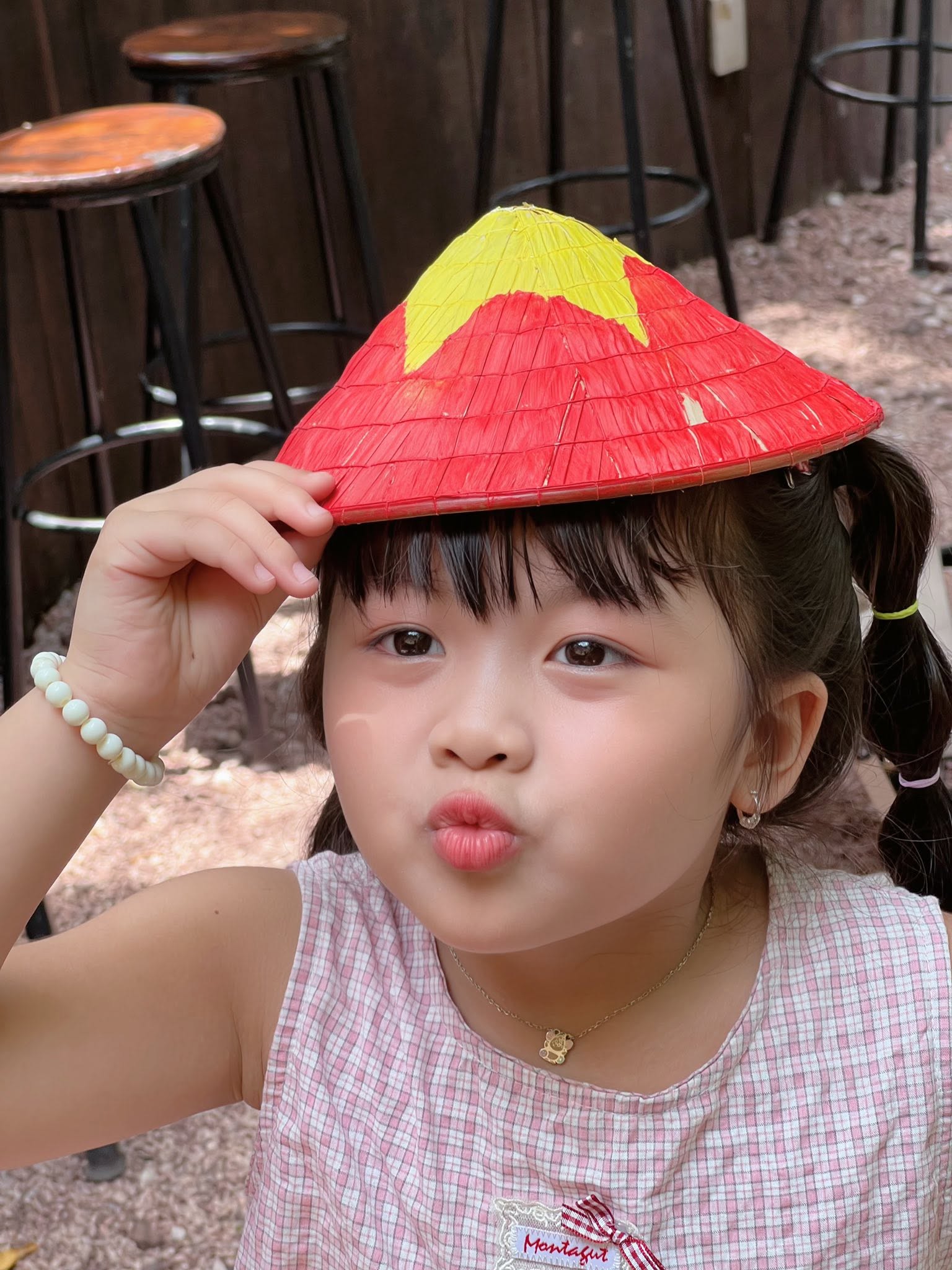 Min vốn là một cô bé vô cùng xinh xắn và dạn dĩ