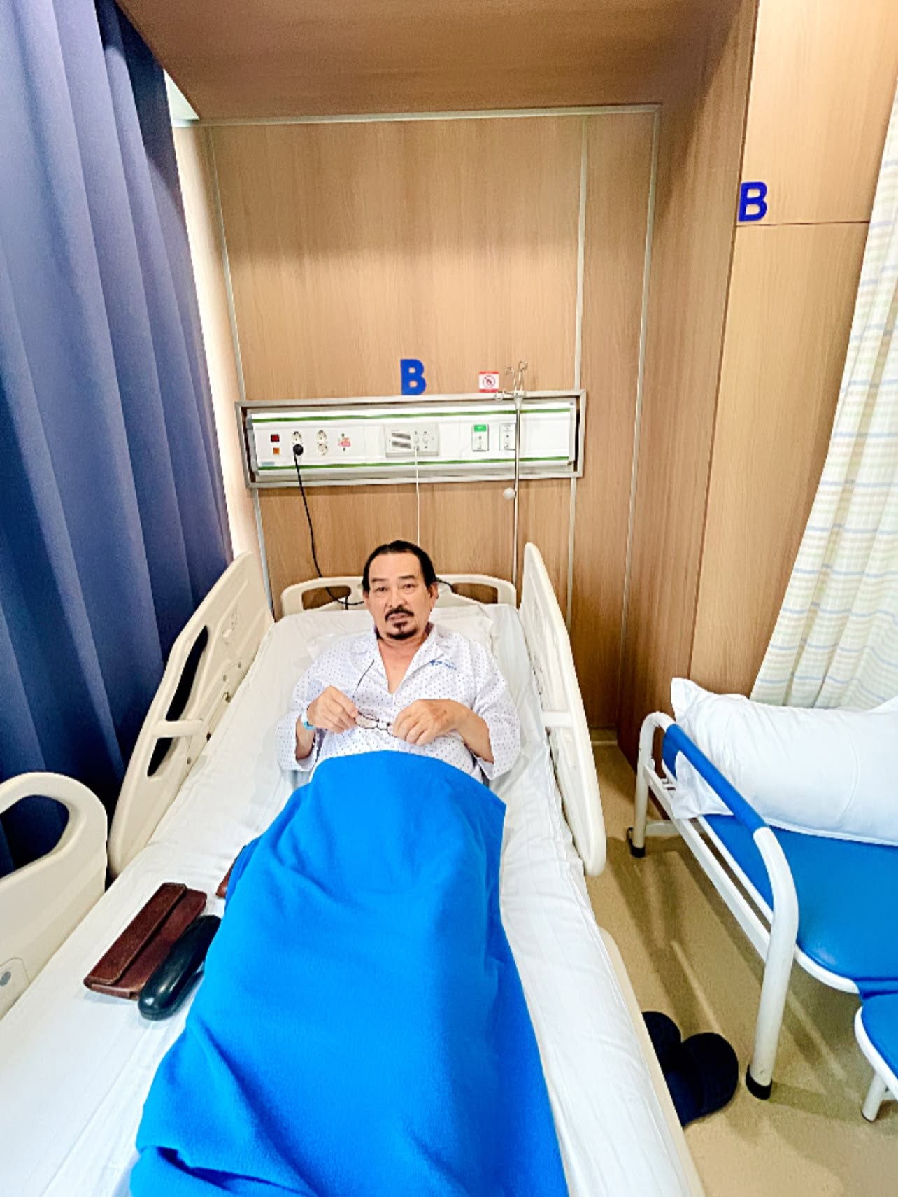Vài ngày trước, nghệ sĩ Mã Trung đăng ảnh đang điều trị tại bệnh viện