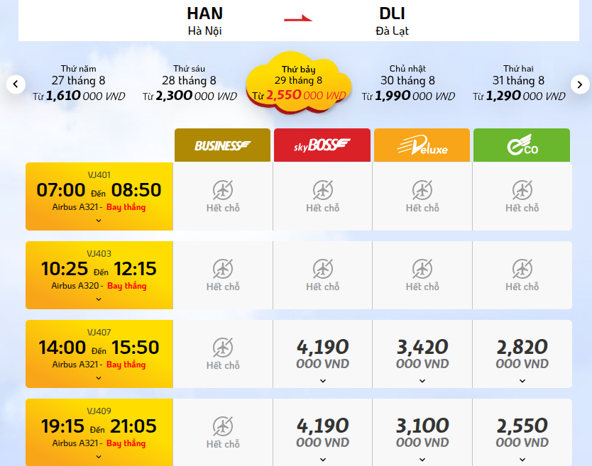 Với chặng Hà Nội - Đà Lạt, giá Vietjet dao động 2,2 - 2,8 triệu đồng/chiều, chưa gồm thuế, phí, trong khi Vietnam Airlines khoảng 3,7 triệu đồng/chiều, đã gồm thuế, phí.
