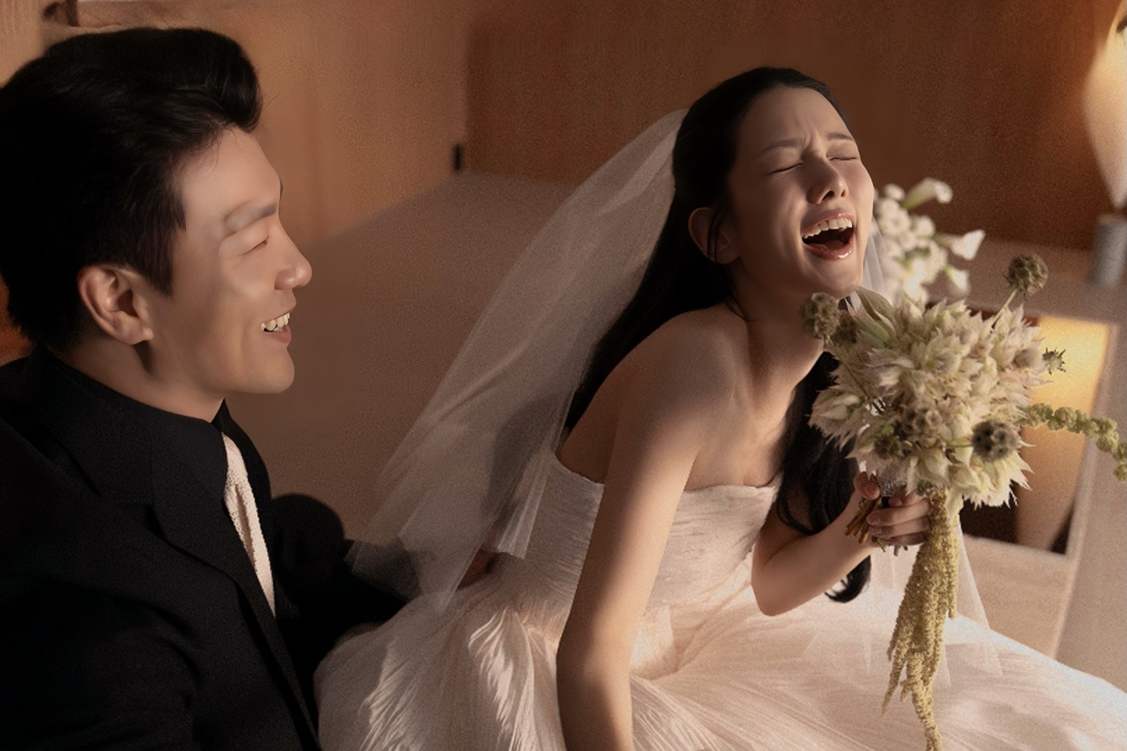 Cô dâu chú rể hạnh phúc vỡ òa trong bộ ảnh cưới đánh dấu dịp đặc biệt. Ảnh: IGNV