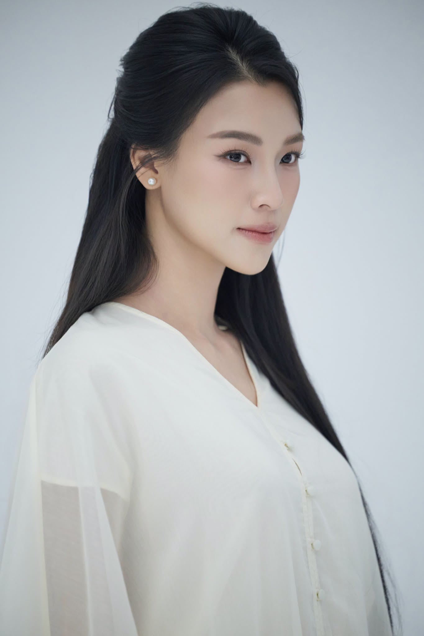 Cư dân mạng chúc mừng khi Hoàng Oanh đã tìm được người đàn ông của đời mình