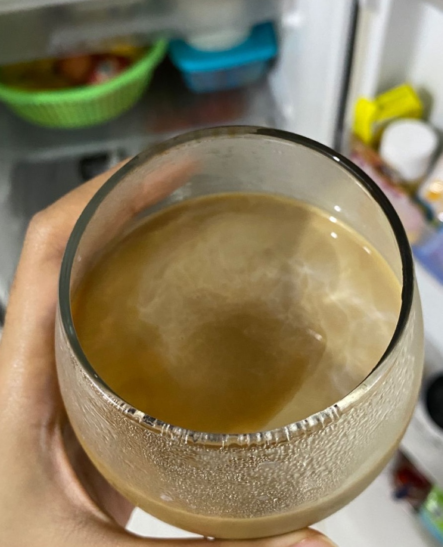 Uống cà phê uống thừa, nhất là có chữa sữa nguy hiểm hơn nhiều người nghĩ (Ảnh minh họa)