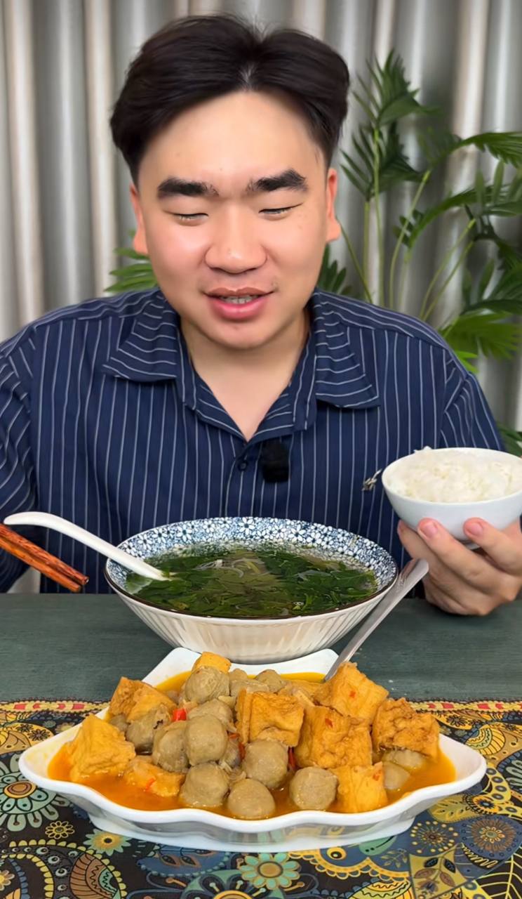  Toàn bộ phần ăn cho mâm cơm tối chỉ có giá 21.000 đồng. 