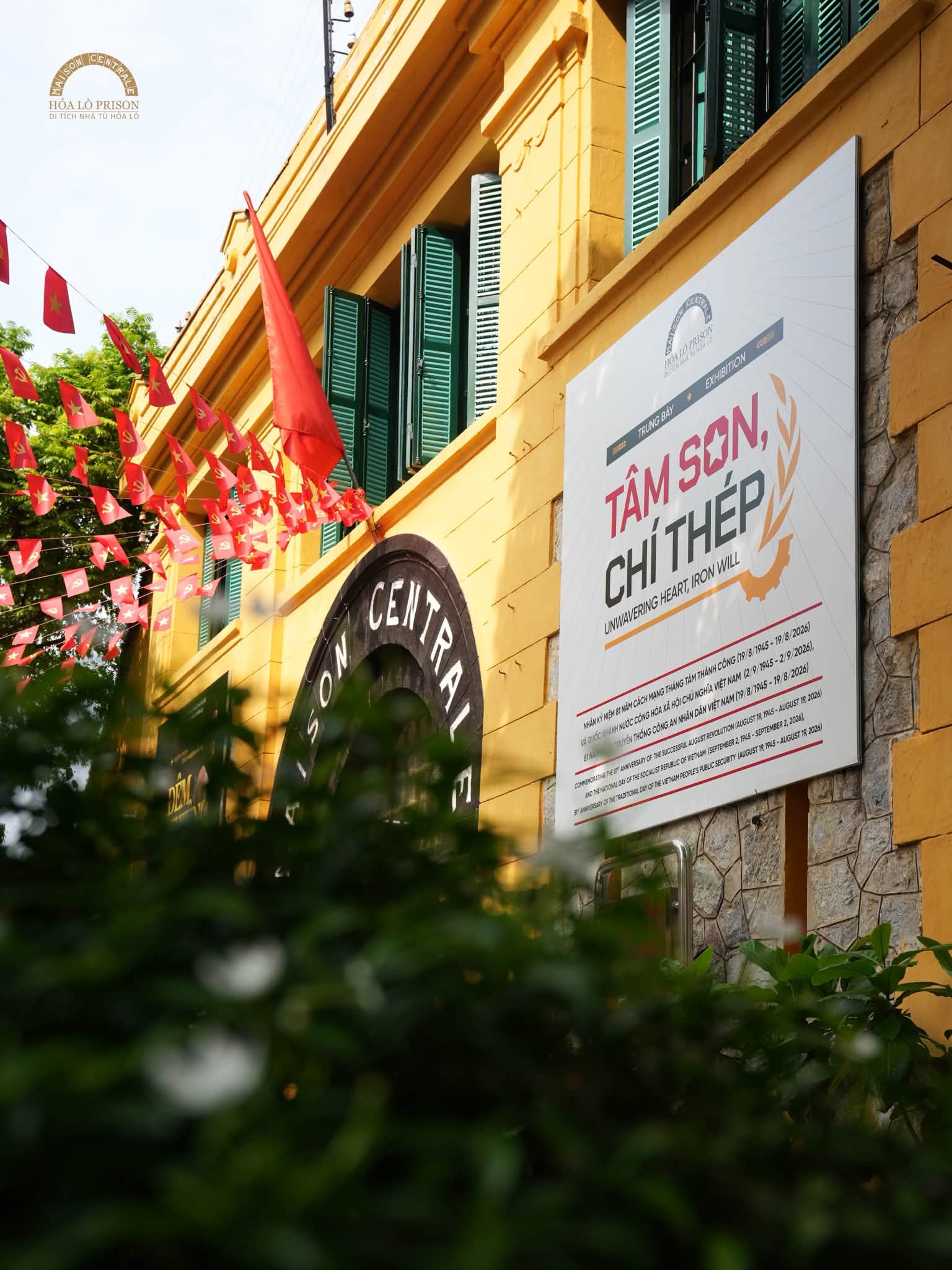 Trưng bày “Tâm son, chí thép” do Ban Quản lý Di tích Nhà tù Hỏa Lò thực hiện