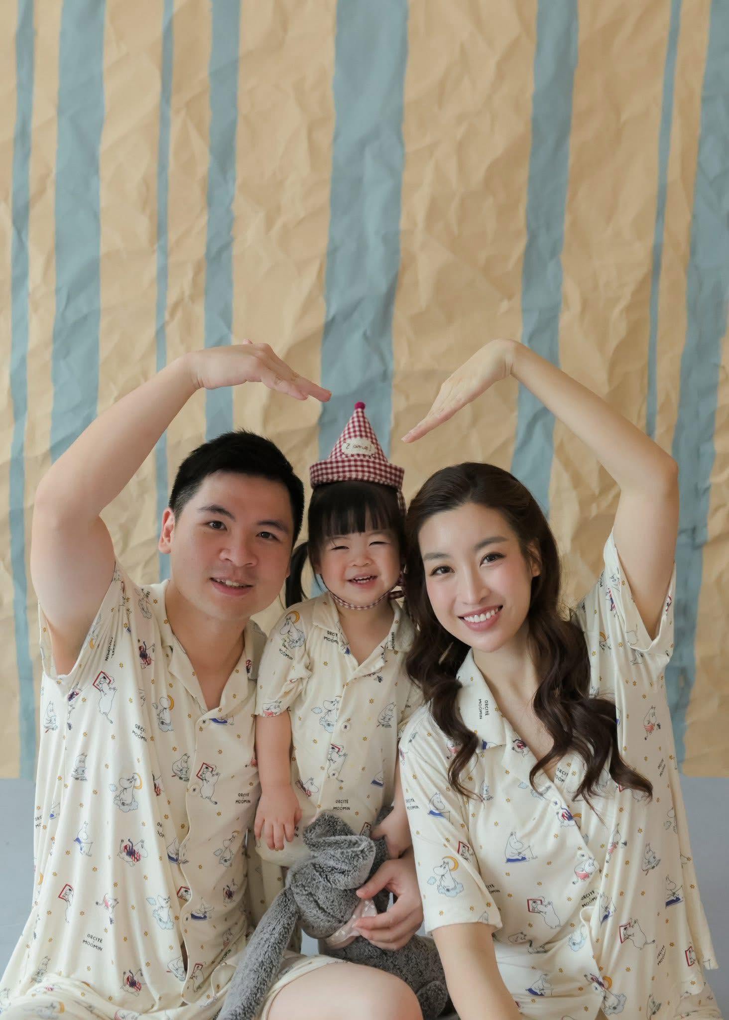 Hoa hậu Đỗ Mỹ Linh cũng từng giữ kín con gái một thời gian mới công khai