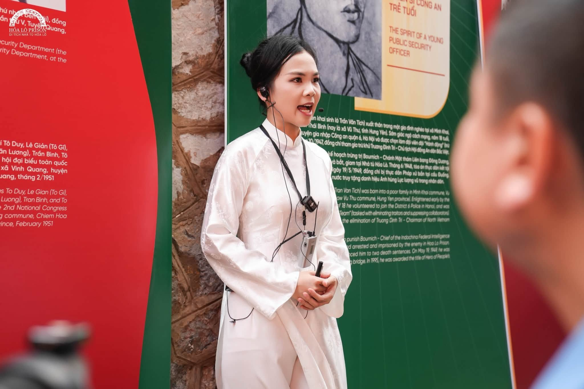 Bức tranh dài 7 mét, hơn 120 tác phẩm và những họa sĩ từ lớp 3 đến ngoài 60: Văn Miếu có gì dịp 2/9?