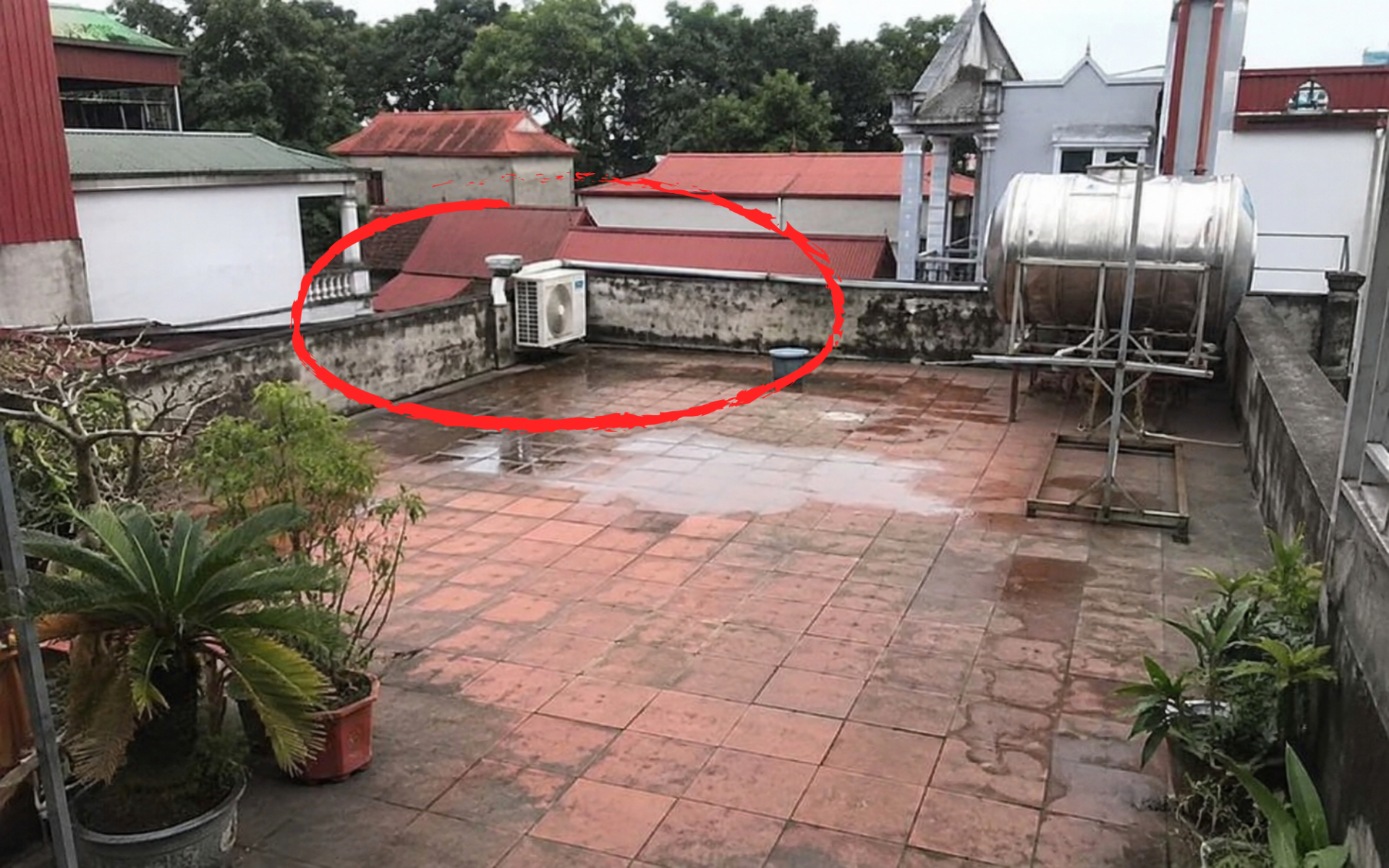 Lời khuyên cho những gia đình không làm mái che sân thượng