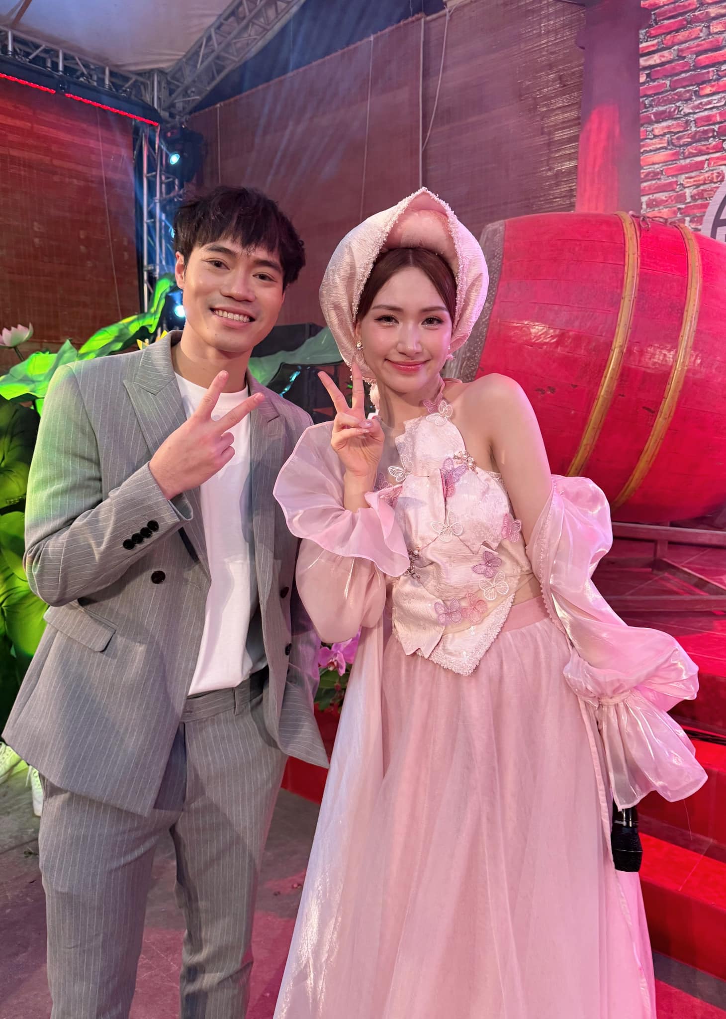 Từ hơn chục năm trước, Hoà Minzy và Văn Toàn đã là bạn bè thân thiết