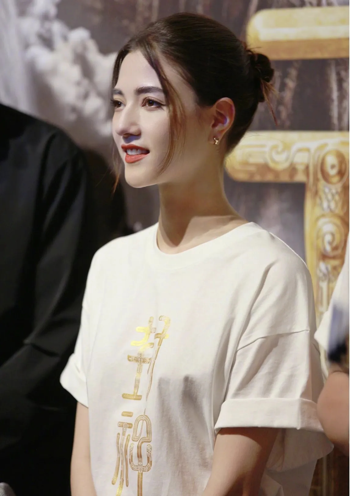 Ngọc nữ showbiz N. cưới thiếu gia tập đoàn BĐS hơn 14 tuổi trong tháng 11, đàng trai mở công ty 166 tỷ cho cô làm bà chủ