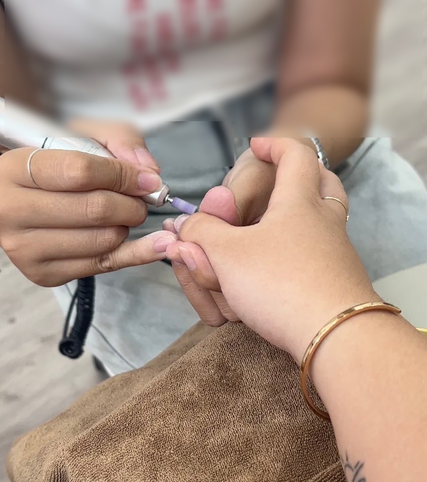Trong khi đó, Minh Hương lại tận hưởng cuộc sống bằng cách đặt dịch vụ làm đẹp đến nhà (Ảnh: NVCC)