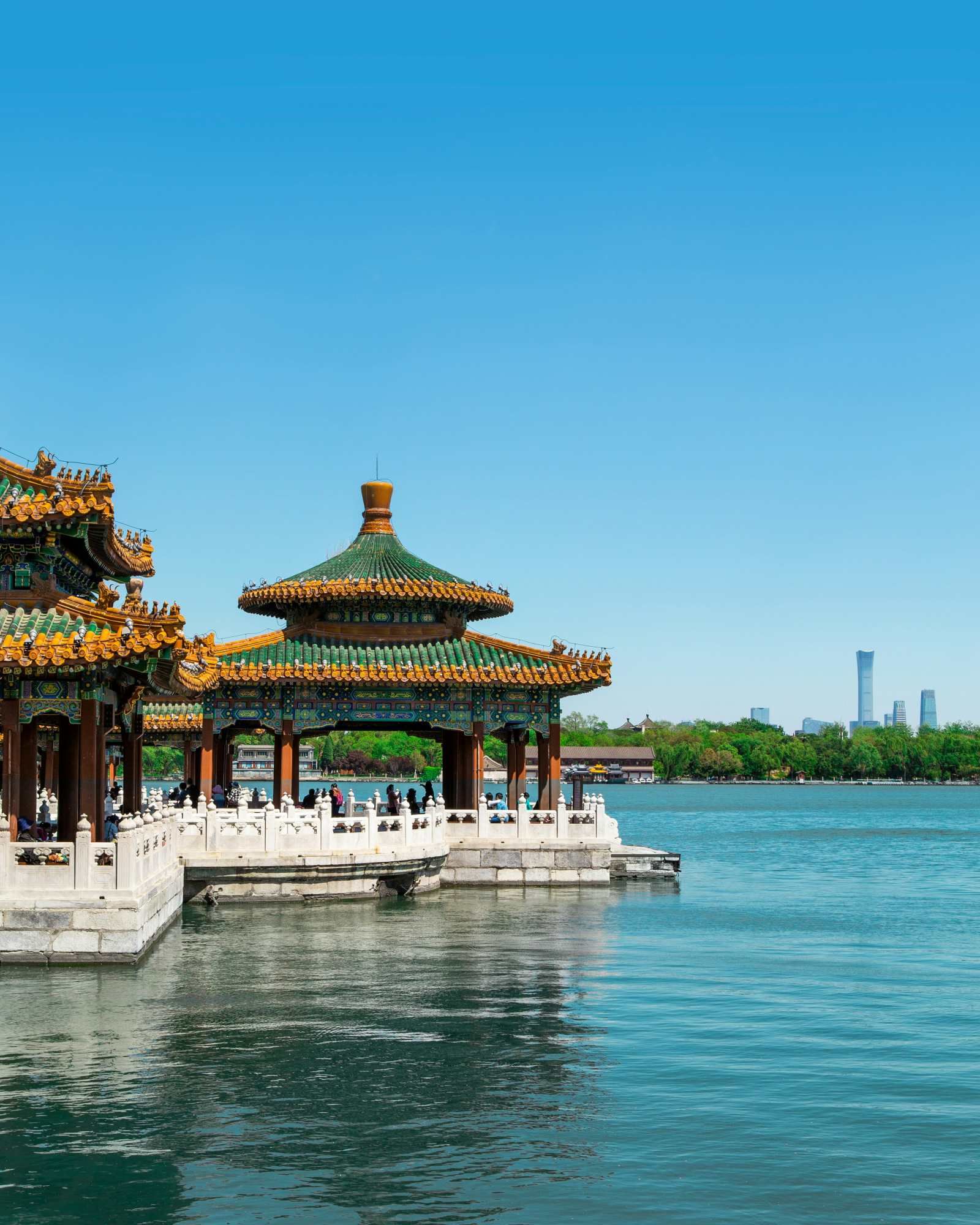 Cứ 10 vé bay quốc tế được đặt cho dịp lễ thì có gần 4 vé hướng đến Trung Quốc. Ảnh: Peter Zhou