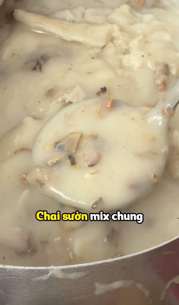Cậu bé khóc nức nở suốt chuyến tàu về Hà Nội chỉ vì sắp phải xa cốc cháo sườn ở Hải Phòng