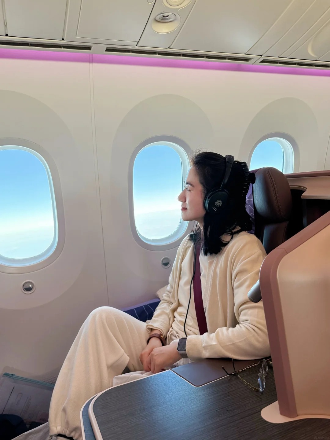 Lina sẵn sàng chi nhiều tiền hơn để ngồi ghế hạng thương gia, đổi lại khi đáp máy bay là cơ thể đã khỏe ngay để làm việc tiếp. Ảnh: Xiaohongshu