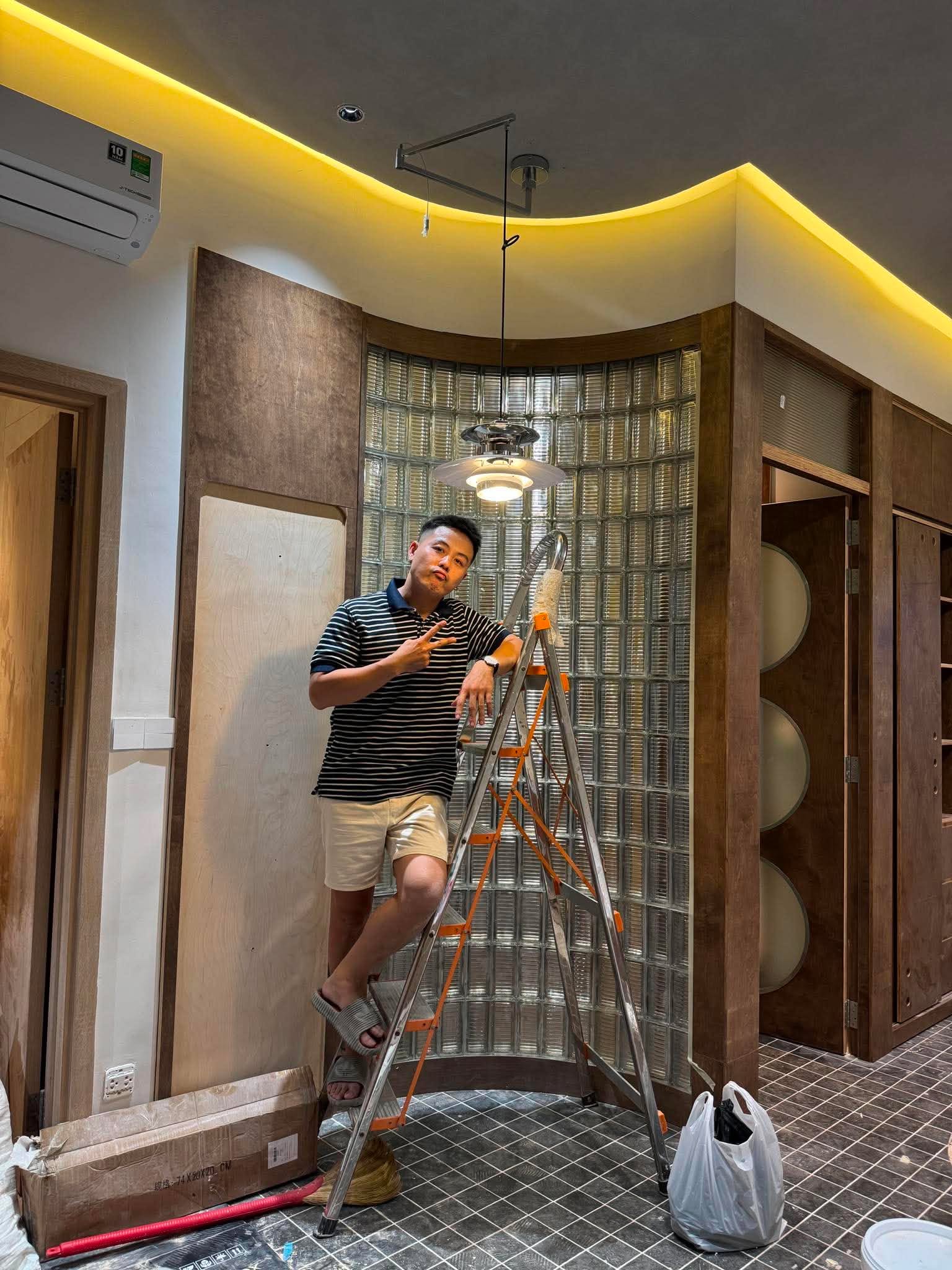 Thành Tất bận bịu với việc decor nhà theo sở thích.