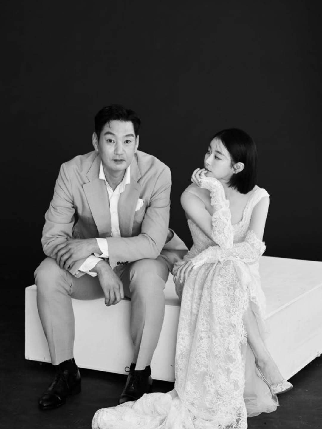 Mỹ nhân phim giờ vàng bất ngờ thông báo kết hôn, tung luôn ảnh cưới đẹp tựa poster phim với cầu thủ hơn 2 tuổi