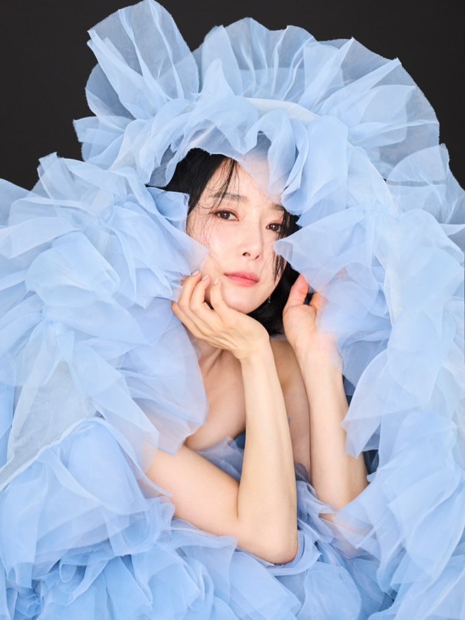 Mỹ nhân phim giờ vàng bất ngờ thông báo kết hôn, tung luôn ảnh cưới đẹp tựa poster phim với cầu thủ hơn 2 tuổi