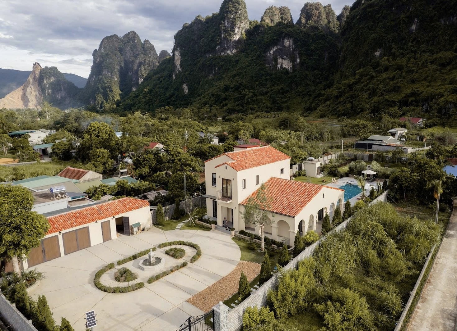 Căn villa phủ kín cây ăn trái, nằm giữa thung lũng cách Hà Nội 40km của cô chủ tiệm hoa.