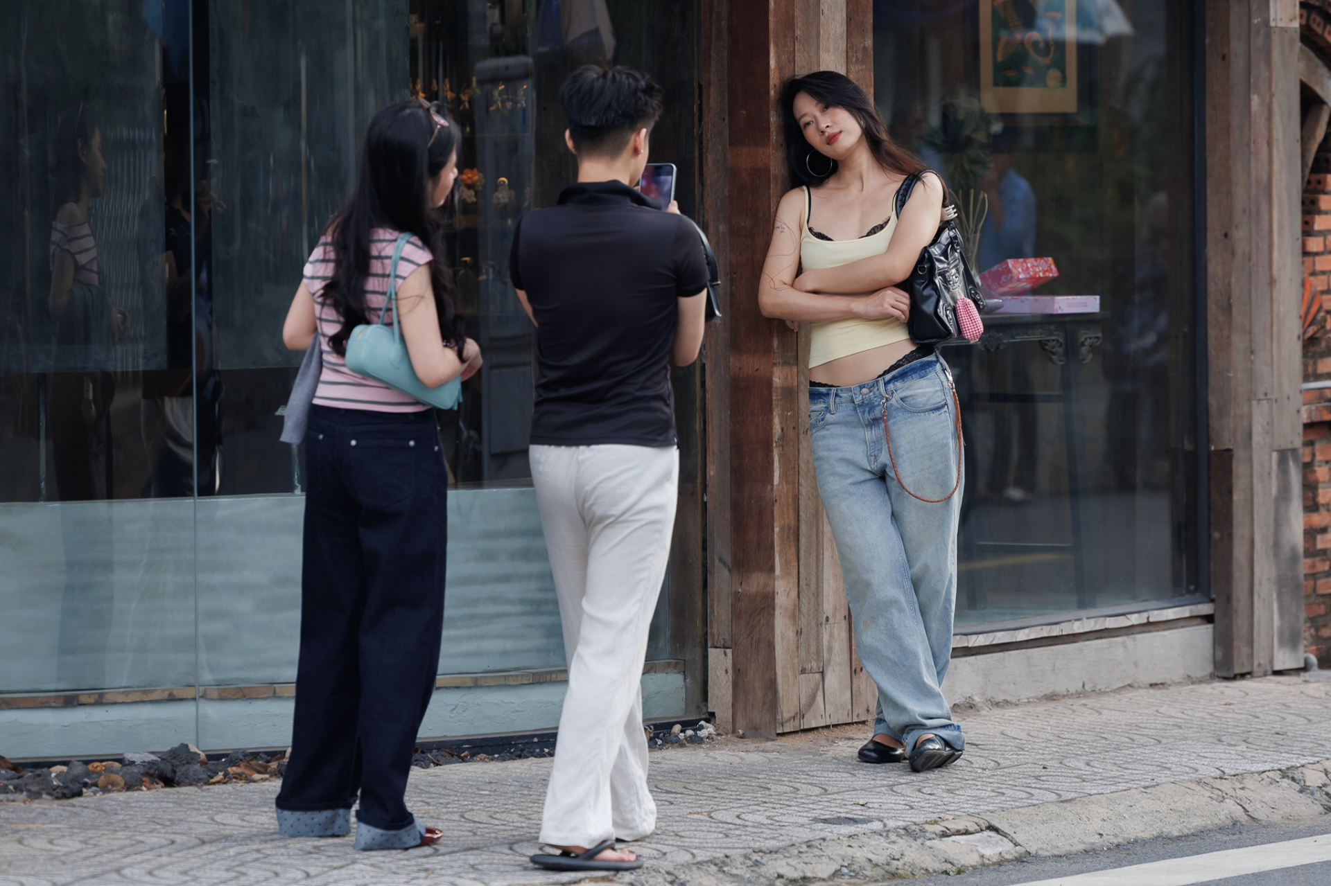 Tối đầu nghỉ lễ 2/9 ở TP.HCM: Khu cà phê Bến Bạch Đằng, Nguyễn Siêu khách tới muộn phải quay về, xe buýt hai tầng xếp hàng dài chờ lượt