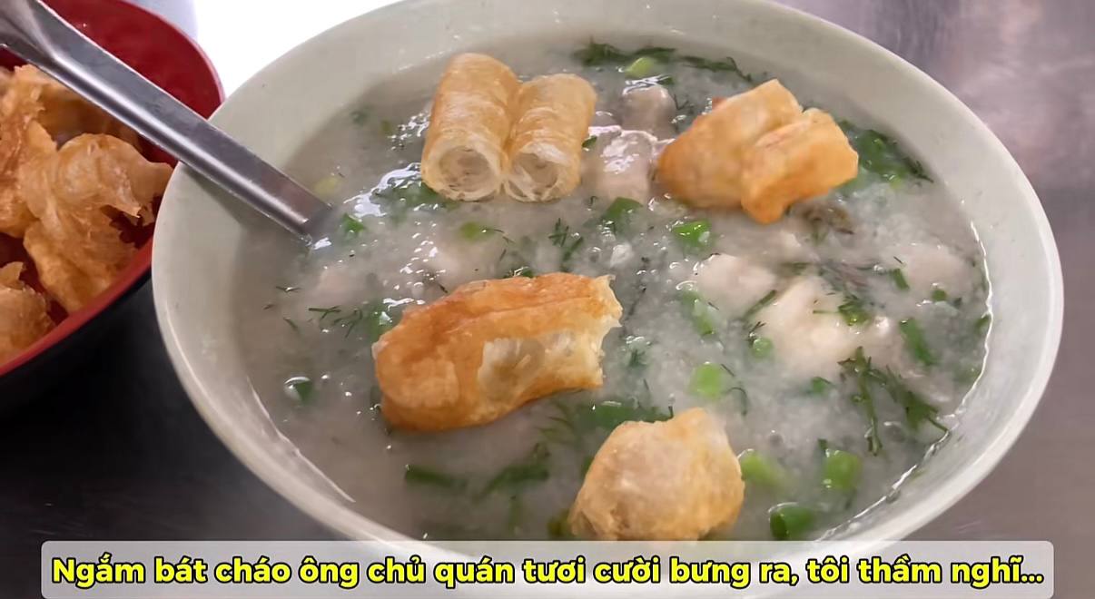 Khách Nhật lần đầu ăn cháo cá Hà Nội, ví hương vị như “vô tình chạm mắt một mỹ nhân”