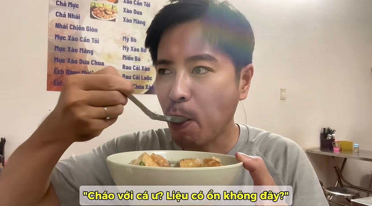 “Thế quái nào thế này, ngon đỉnh chóp. Phát hiện gì thế này chứ?”, Hitoshi cảm thán sau khi ăn cháo cá.