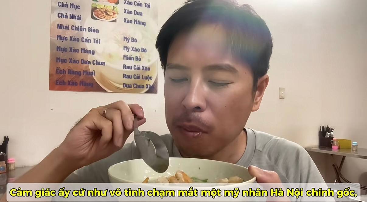 Khách Nhật lần đầu ăn cháo cá Hà Nội, ví hương vị như “vô tình chạm mắt một mỹ nhân”