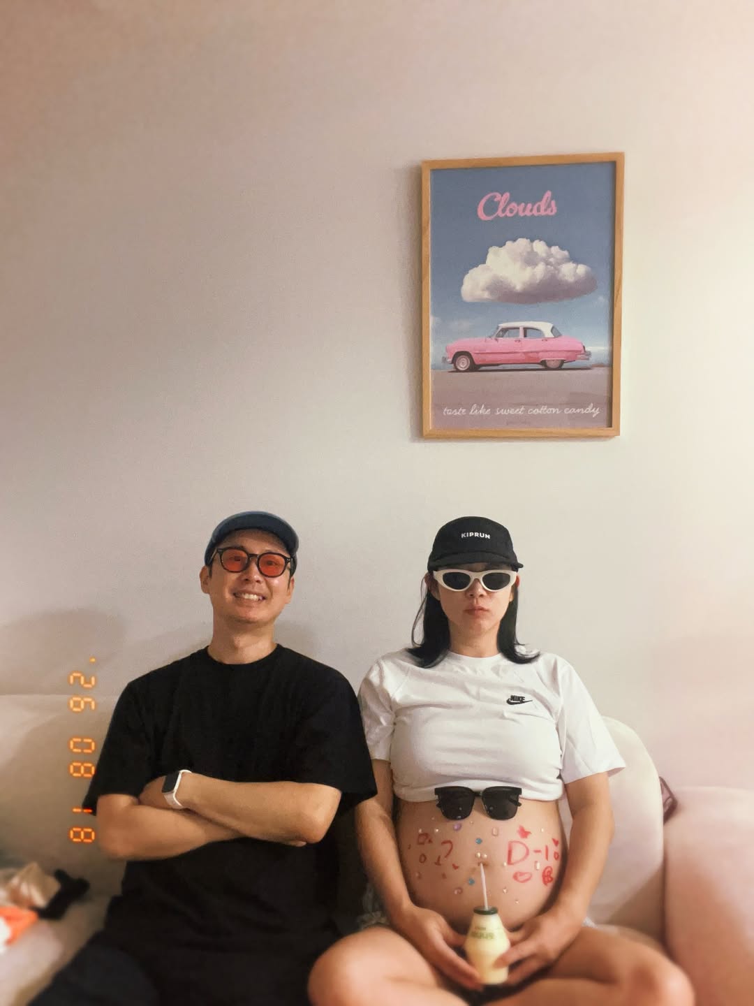 Seol Yu Jin cùng chồng đăng loạt ảnh thông báo mang thai. Ảnh: Instagram