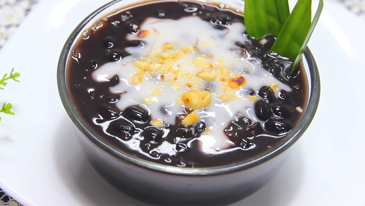 Đậu đen không chỉ giải khát, giảm cân mà còn rất tốt cho cân bằng nội tiết tố nữ (Ảnh minh họa)