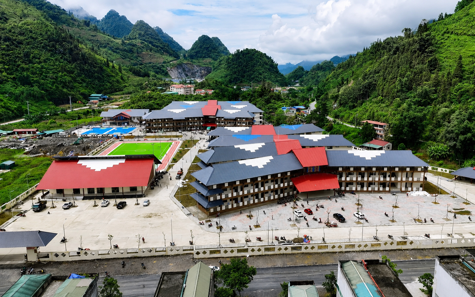 Trường Phổ thông dân tộc nội trú Tiểu học và THCS Mường Khương đã kịp đón học sinh tựu trường