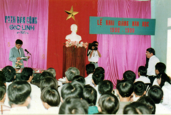 Lễ khai giảng năm học 1998-1999 của Trường THPT Nguyễn Du, Quảng Trị