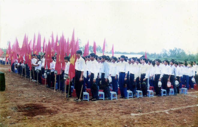 Lễ khai giảng năm học 2000-2001 của Trường THPT Nguyễn Du, Quảng Trị
