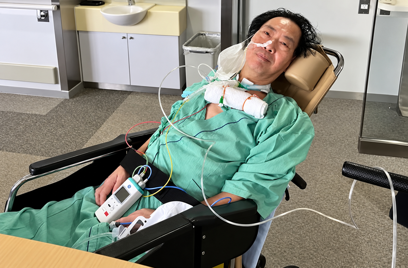 Bác sĩ Kim Yoshio mắc hội chứng Guillain-Barré nguy hiểm sau khi ăn thịt gà sống