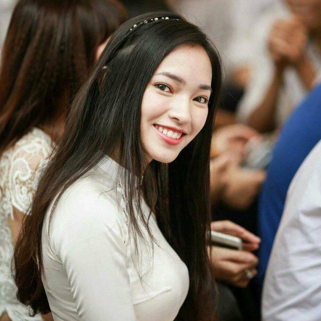 Ngay từ khi còn học cấp 3 tại trường THPT Đoàn Kết - Hai Bà Trưng, Châu Bùi đã có niềm đam mê lớn với thời trang