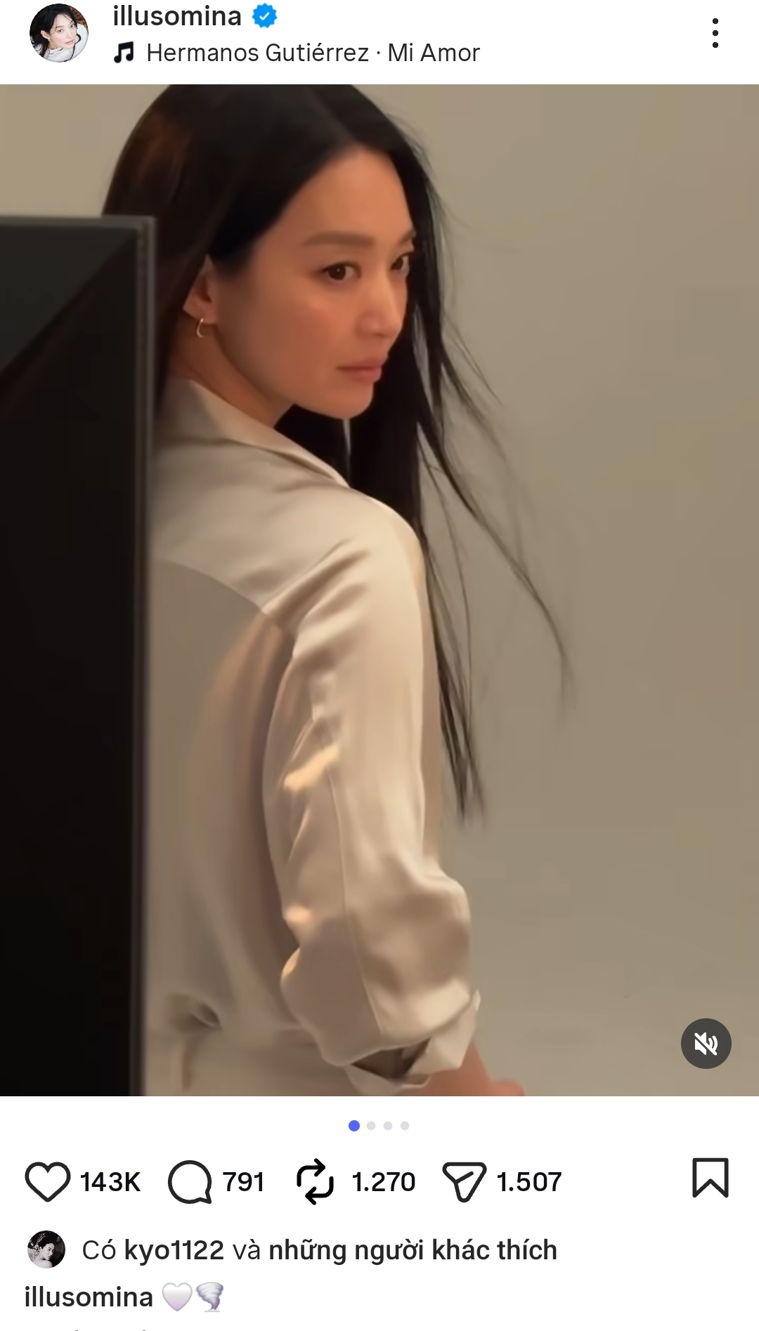Song Hye Kyo vội nhấn like cho bài đăng mới của Shin Min Ah. Ảnh: Naver