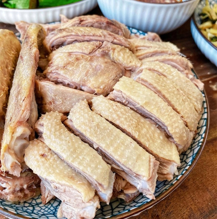 Các món vịt chế biến ít dầu mỡ, ít muối như luộc hay hấp được xem là tốt nhất cho sức khỏe (Ảnh minh họa)