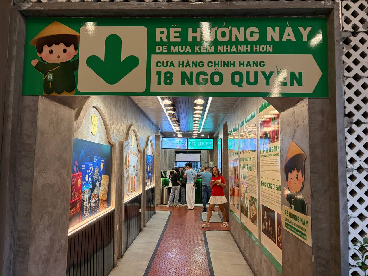 Còn 10 ngày trước khi 35 Tràng Tiền đóng cửa: Khách chật kín giữa trưa nắng, phát hiện một khoảng sân nhiều người Hà Nội chưa từng bước vào