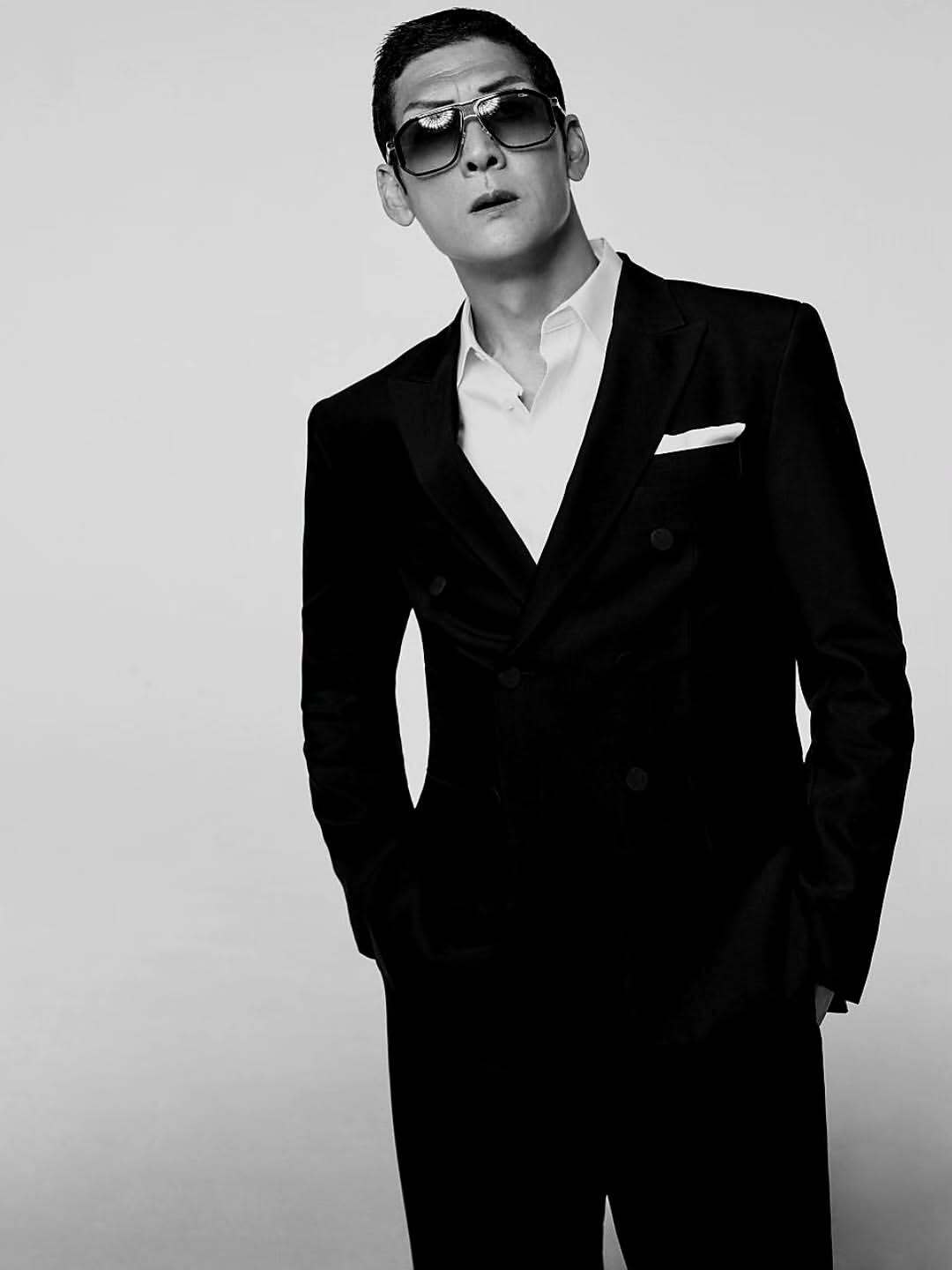 Ở tuổi 57, Joon Park vẫn sừng sững như 1 tượng đài ở Kpop. Ảnh: X, Instagram. 