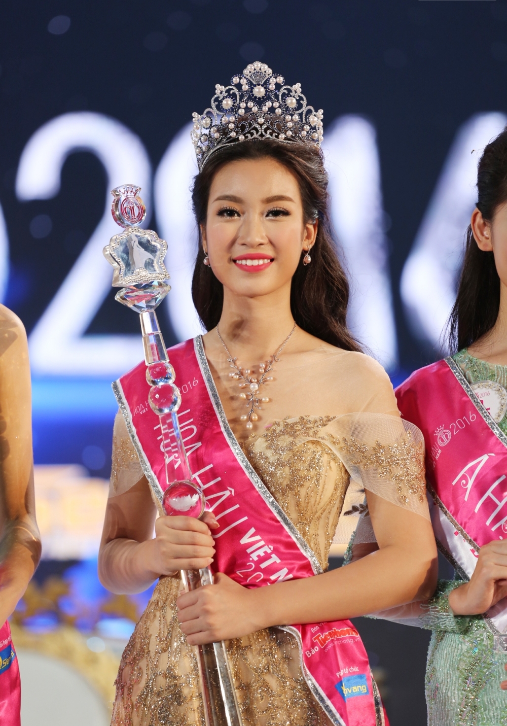 Đỗ Mỹ Linh đăng quang hoa hậu vào năm 2016