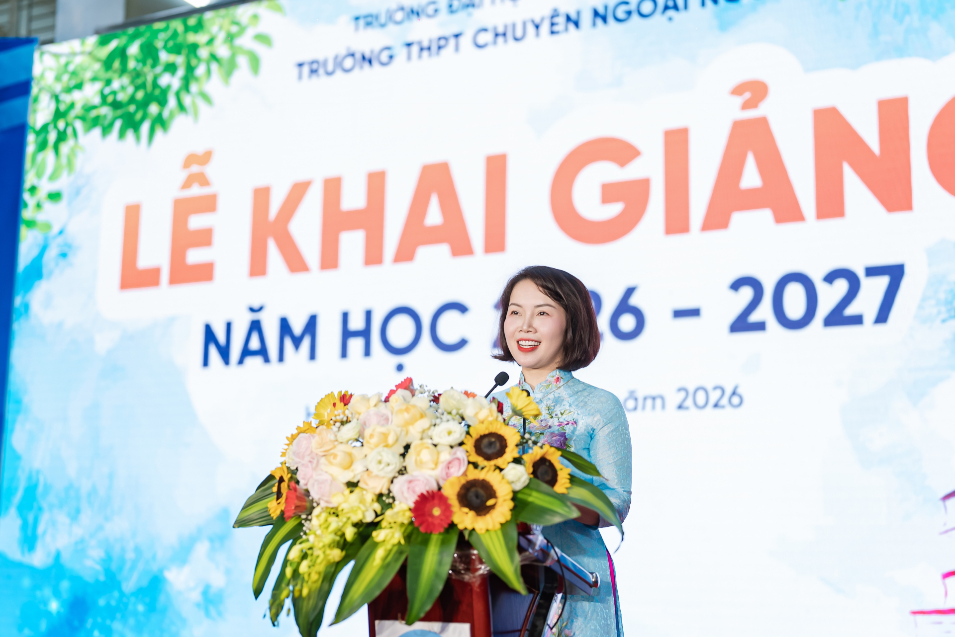 Đỗ Thị Ngọc Chi - Phó Hiệu trưởng nhà trường phát biểu tại lễ khai giảng