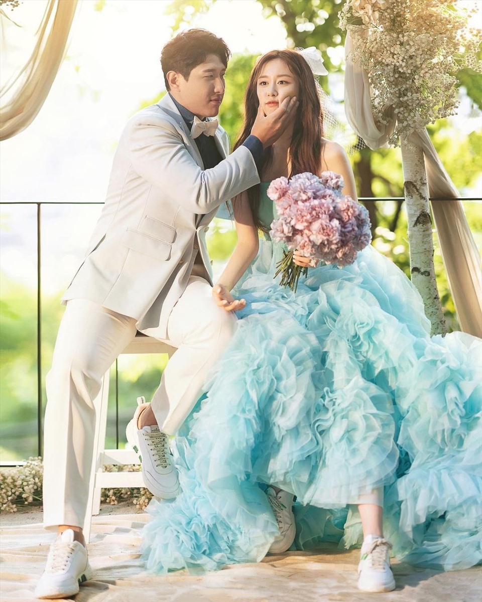 Nữ ca sĩ quốc dân - cầu thủ ly hôn 2 năm trước vì ngoại tình, đàng trai hiện sống ở nhà 130 tỷ tốn 30 triệu tiền điện/tháng