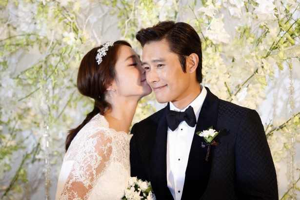 Ầm ĩ clip vợ chồng Lee Byung Hun chiến tranh lạnh ở biệt thự 1000 mét vuông