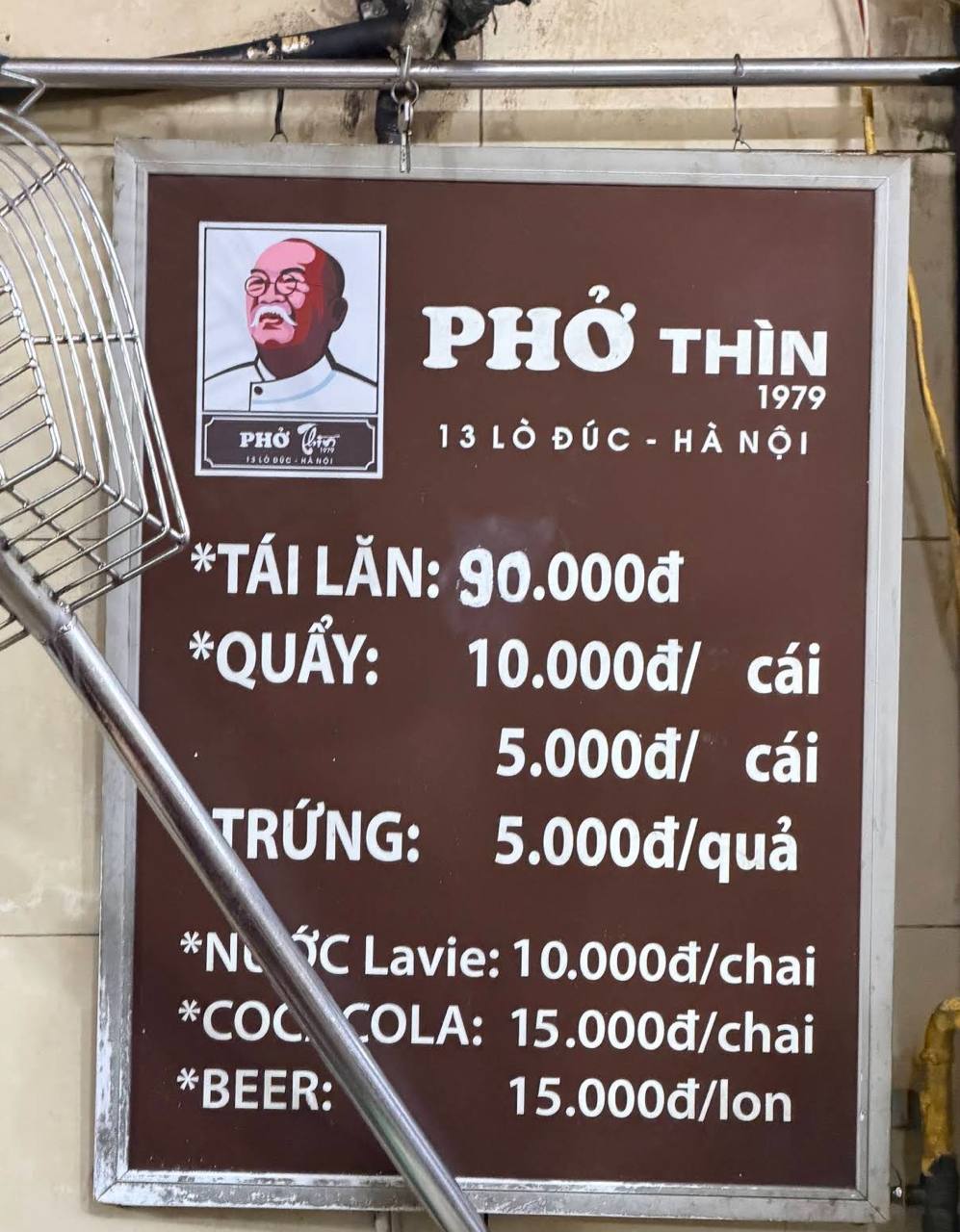  Có thời điểm một bát phở được bán ở mức khoảng 60.000-70.000 đồng, sau đó tăng lên 90.000 đồng. Ảnh: Google Review