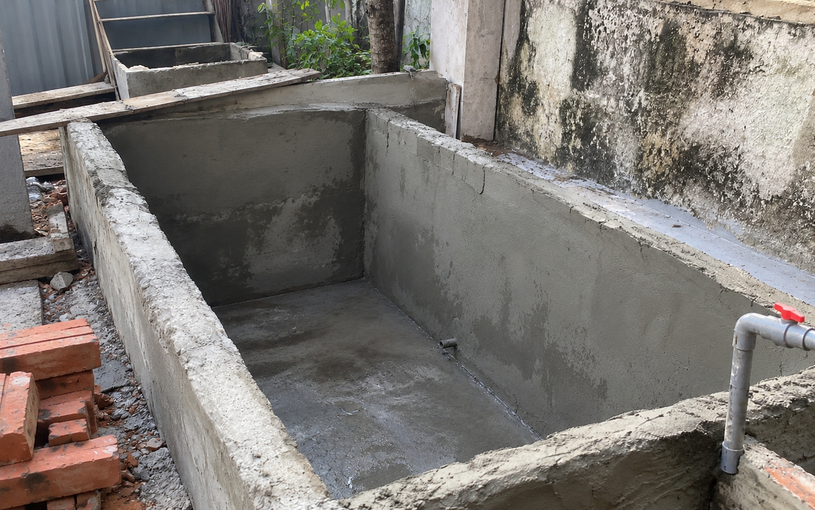 Vì sao ngày càng nhiều gia đình không còn xây bể nước bằng xi măng? 1 lựa chọn lắp nhanh, dễ vệ sinh đang được ưa chuộng hơn