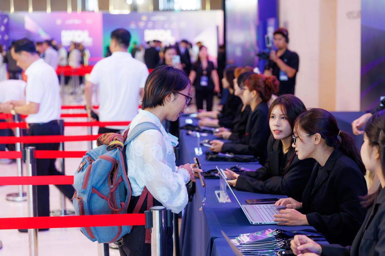 KOL Summit 2026: Chính thức bước vào 2 phiên chuyên đề thảo luận về AI, khủng hoảng niềm tin và tương lai sáng tạo