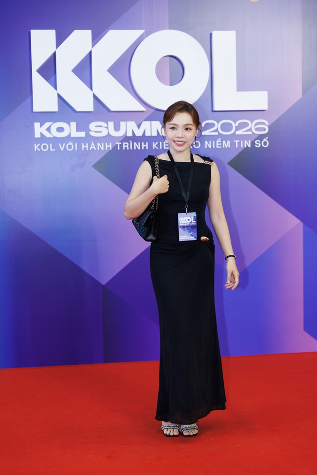 Trinh Phạm.