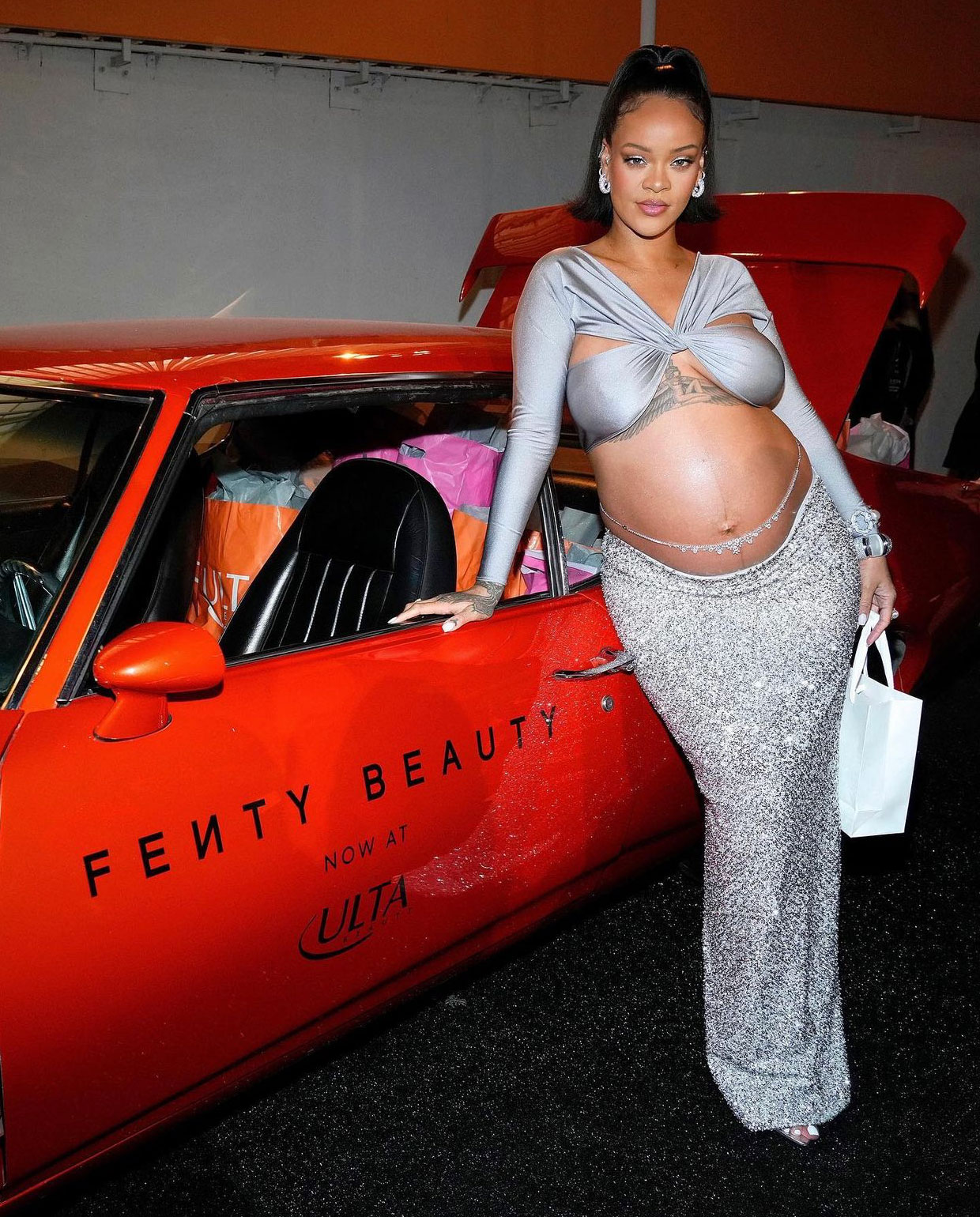 Rihanna trở thành tỷ phú với đế chế Fenty Beauty