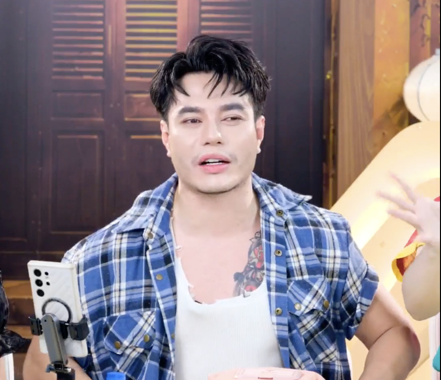 Ngoại hình của Lê Dương Bảo Lâm trên livestream bán hàng sáng nay