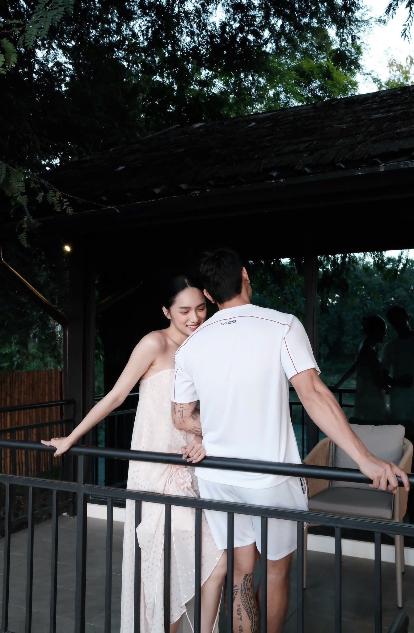 Hương Giang cũng rất thoải mái khi thể hiện tình yêu với Phú Cường