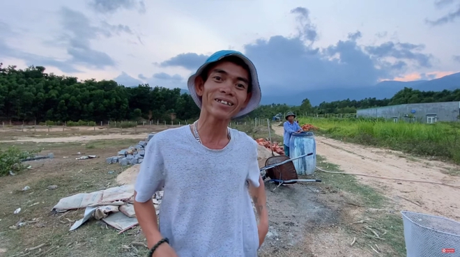 Hiện tại Sô Y Tiết vẫn chăn bò, làm vườn, sản xuất nội dung trên MXH