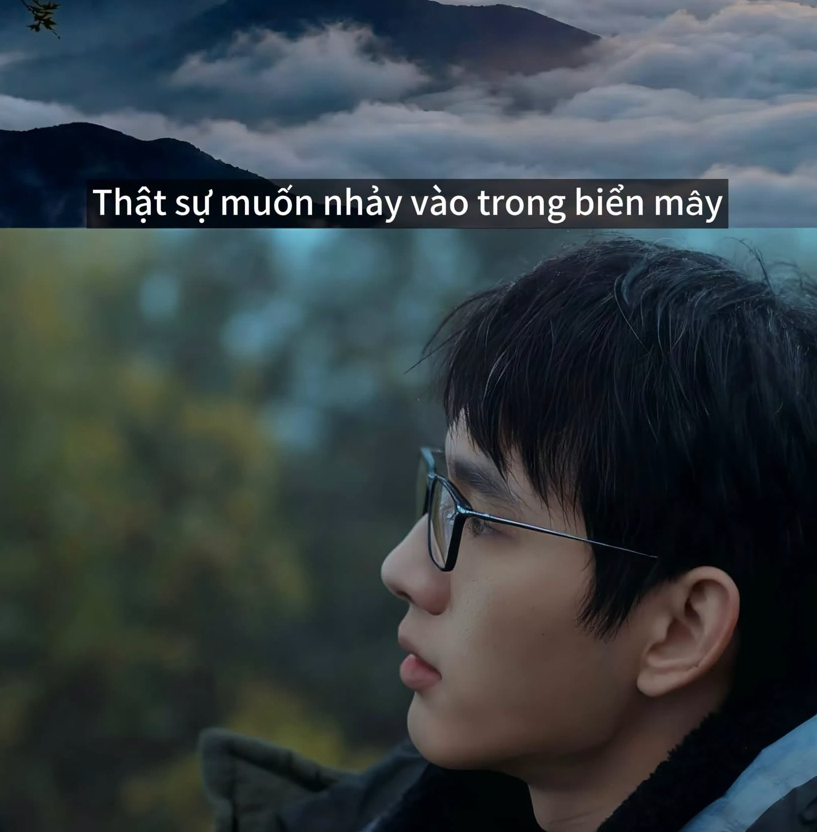 Ngay cả lúc vui vẻ đi chơi với bạn bè, Tôn Viễn Chứ cũng lộ ra những dấu hiệu trầm cảm nhưng ít ai để ý