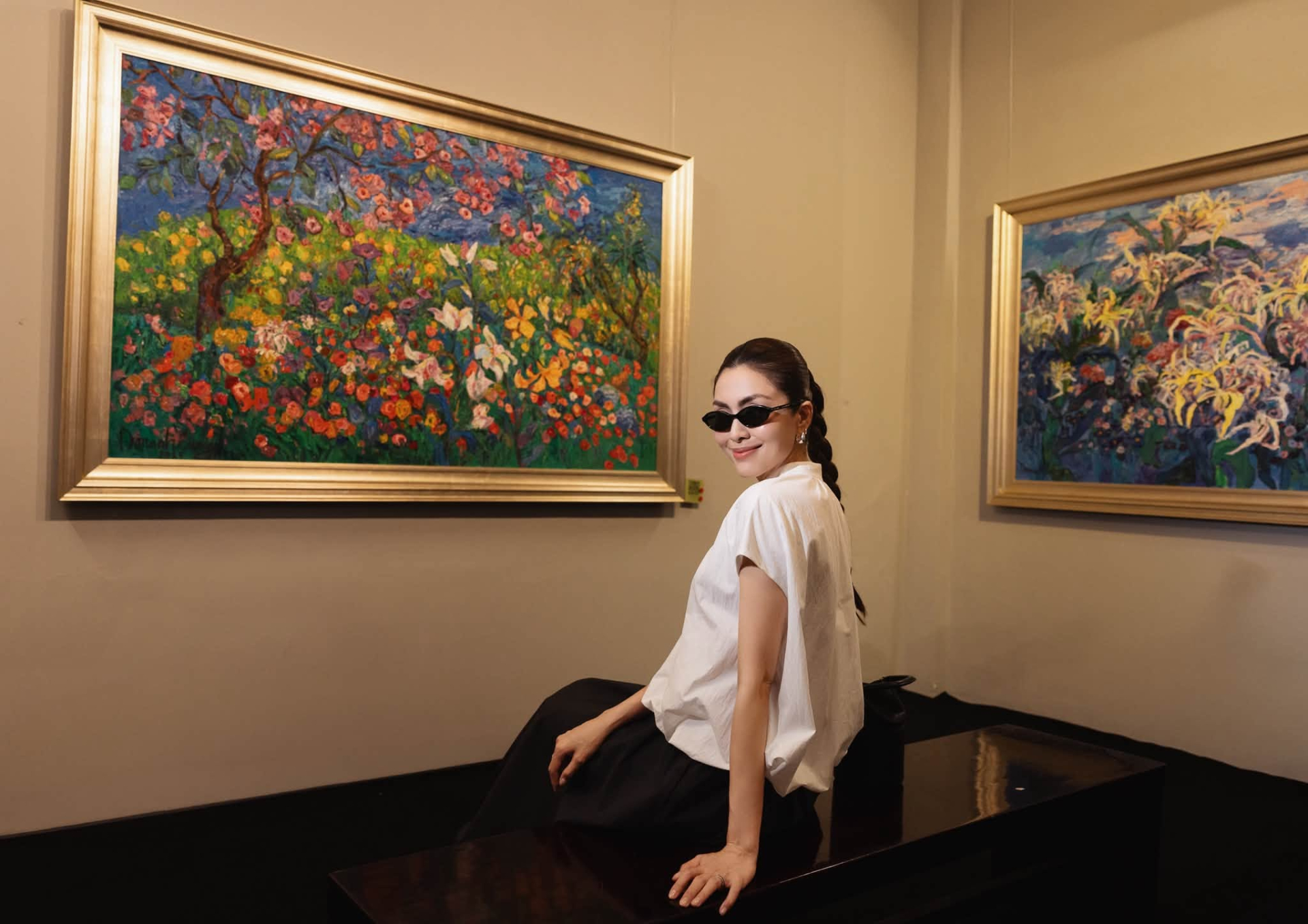 Tăng Thanh Hà đến chúc mừng Đỗ Mạnh Cường làm họa sĩ